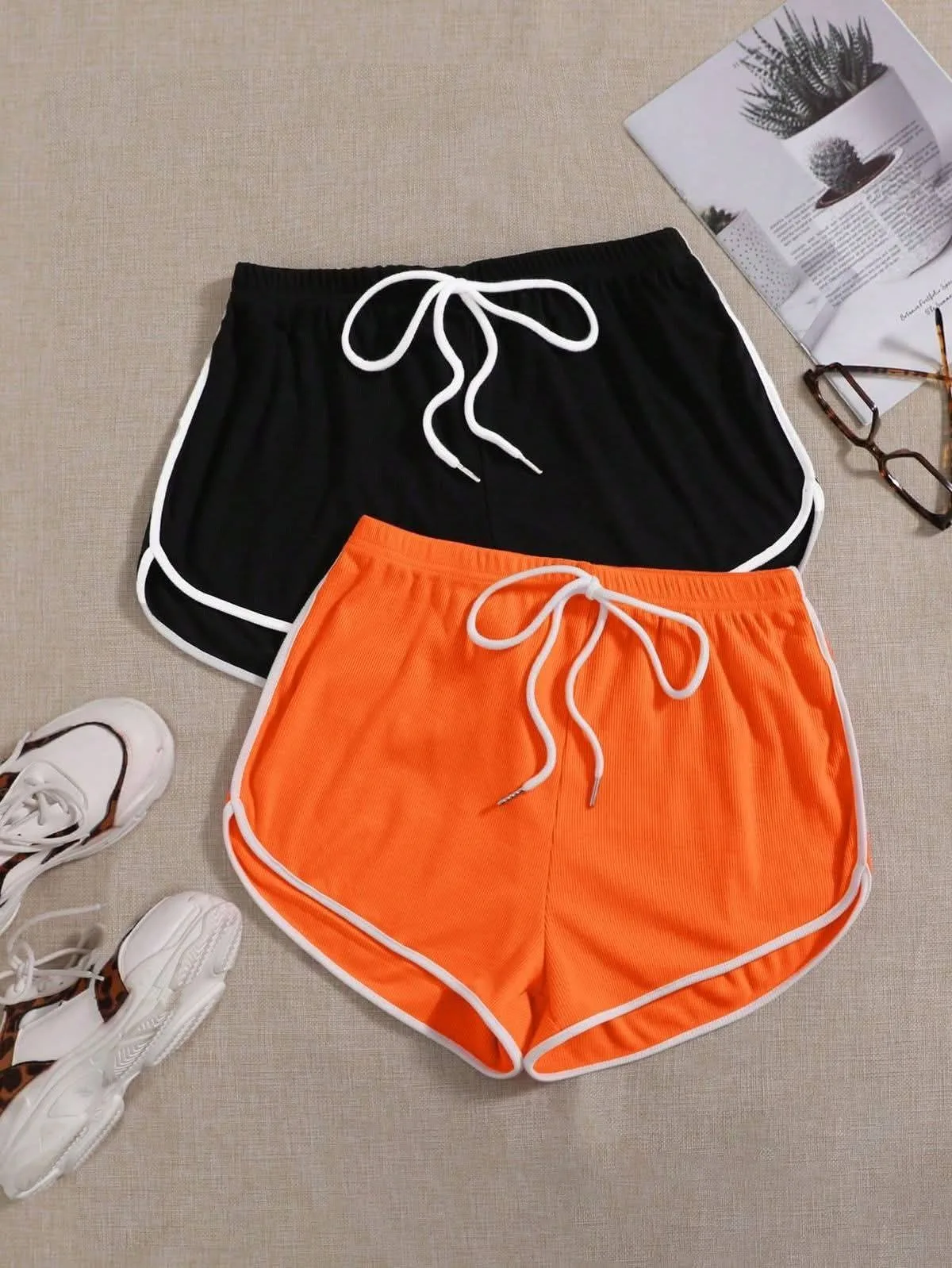 Vibrantly Contoured White Piping